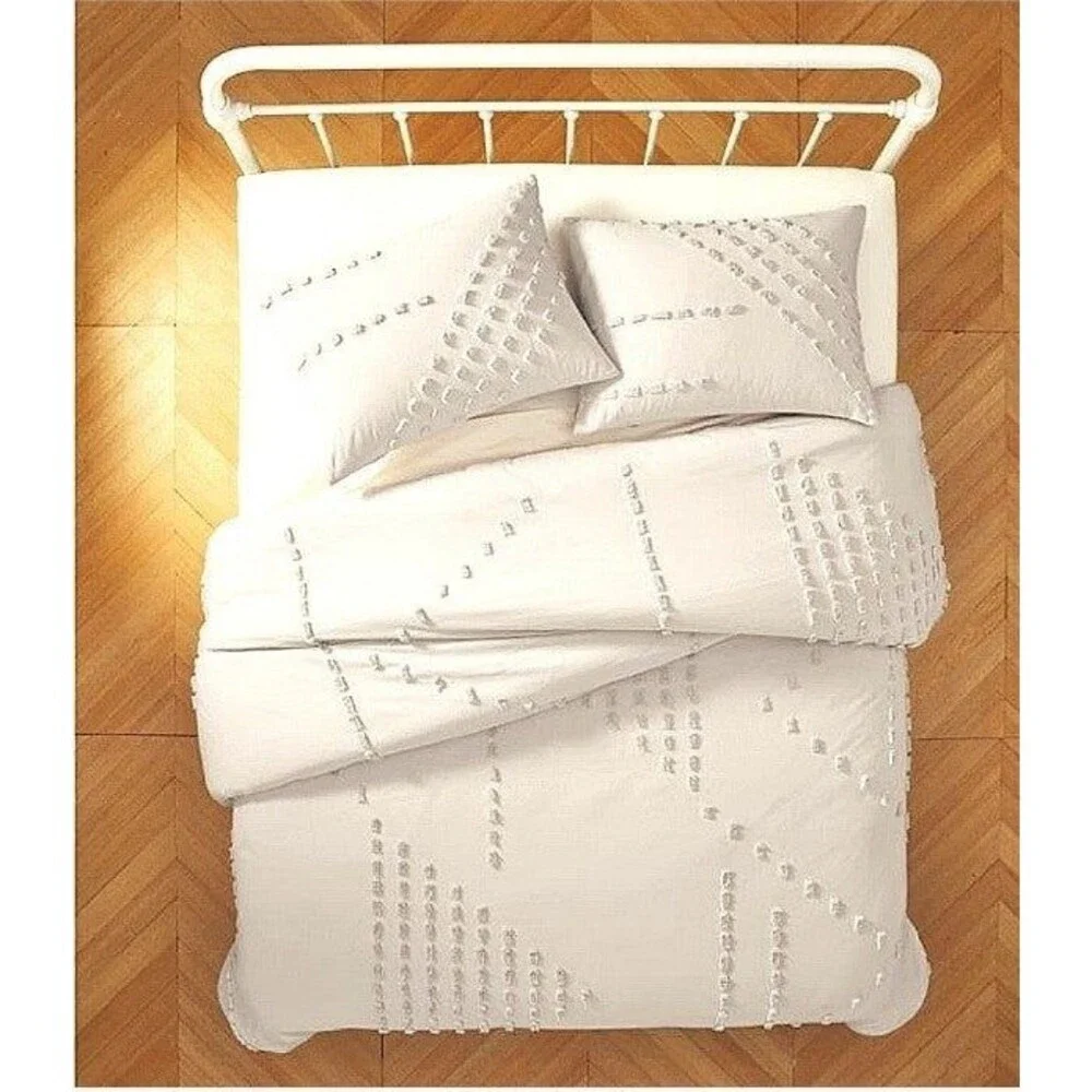 NWT Michaela Tufted Triangles 3-Piece Full/Queen Comforter Set in Bright White